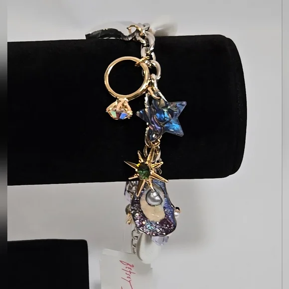 Betsey Johnson Charm Bracelet #959 - Picture 8 of 16